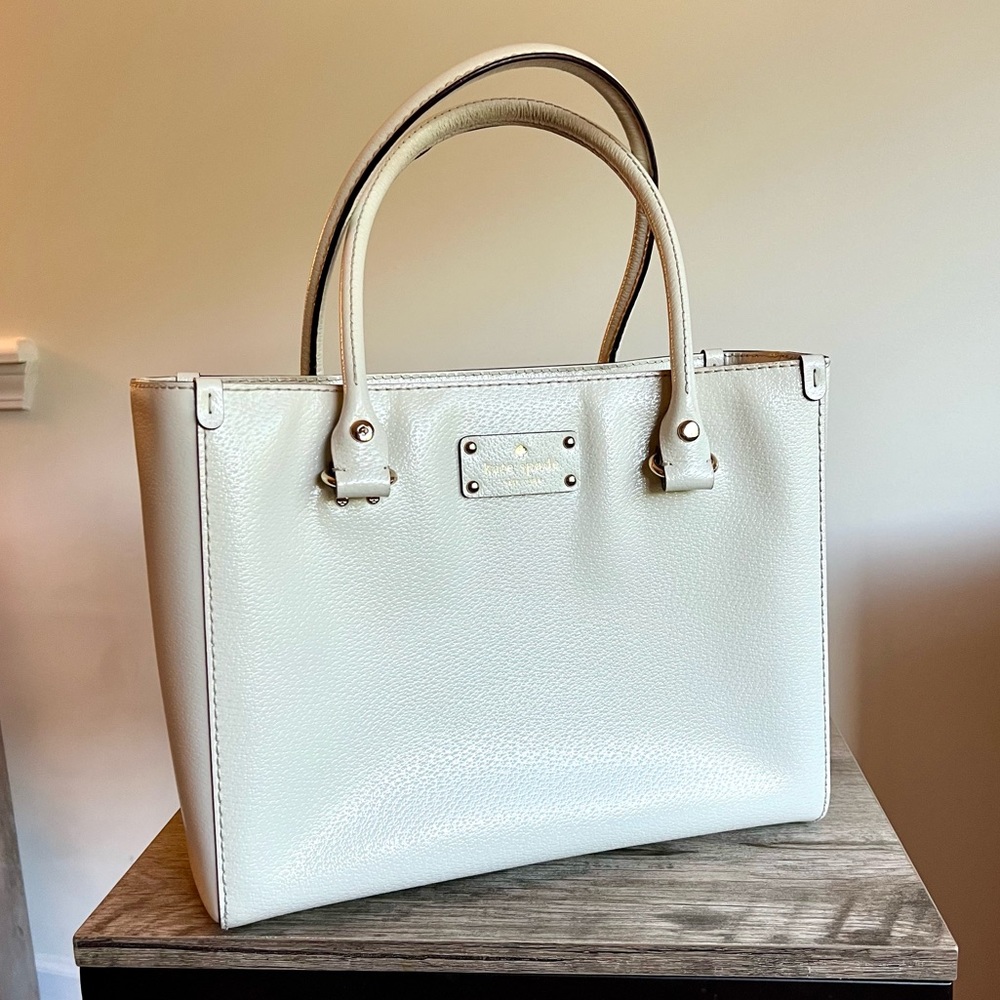 White Kate Spade handbag🤍